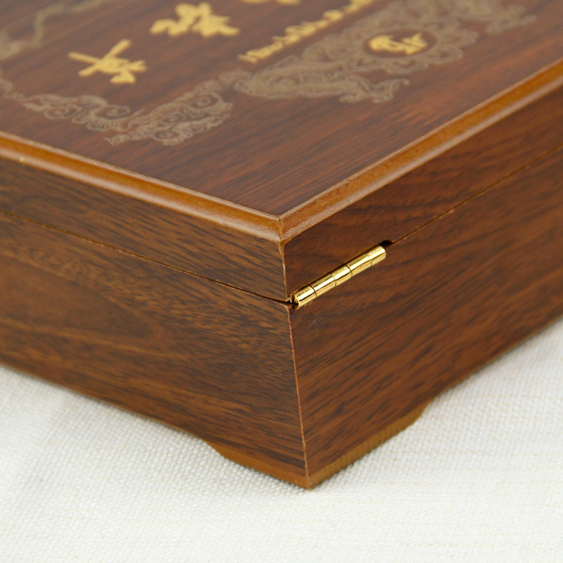Box na balenie Cordyceps sinensis, vyrezávaná drevená darčeková škatuľka, strieborné bronzovanie, výplň pena + hodváb (Model JK031; Materiál: fiberboard; Pôvod: Wenzhou)