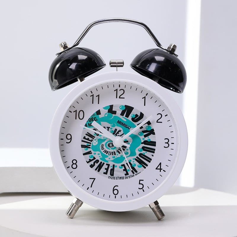 Будилник за бюро с карикатурен дизайн – батерийно захранване, едностранен, аналогово и дигитално показване, светещ звънец, плавно движение на секундата