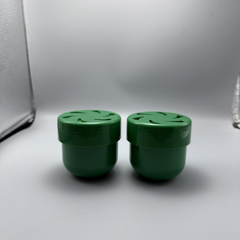 Auto boca za uklanjanje mirisa s izrezbarenim dizajnom i čvrstim aromatičnim kuglicama, PET plast, kapacitet 150–170 ml, poklop od plastike ili aluminija, mogućnost sitotiska