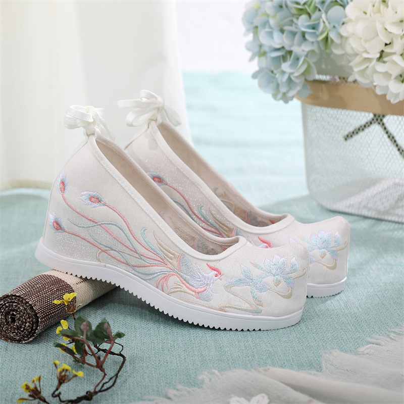 Ženske Hanfu cipele s skrivenim povećanjem visine, izvezeni, klinasti potpetica, oštri vrh, slip-on