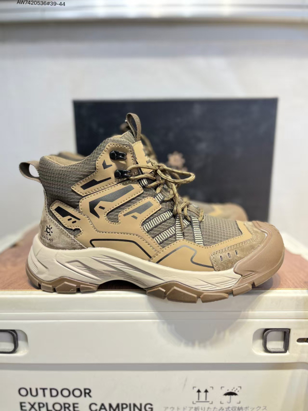 Gore-Tex vodootporne muške planinarske tenisice srednje visine, gumena potplat, gumena srednja podloga, niska peta 1–3 cm