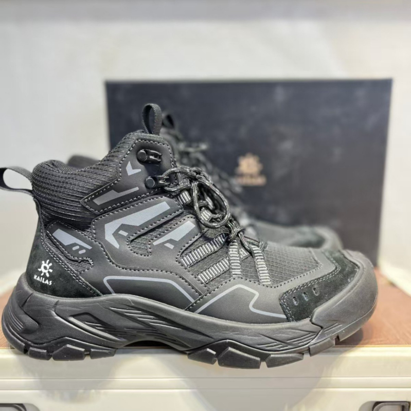 Gore-Tex vodootporne muške planinarske tenisice srednje visine, gumena potplat, gumena srednja podloga, niska peta 1–3 cm