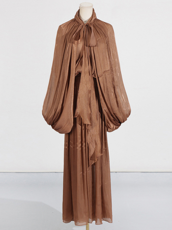 Rochie lungă cu mâneci tip bat, decolteu rotund, talie înaltă, croială A-line, fermoar