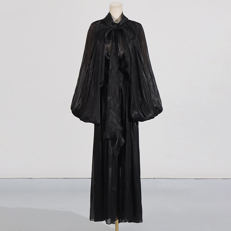 Rochie lungă cu mâneci tip bat, decolteu rotund, talie înaltă, croială A-line, fermoar