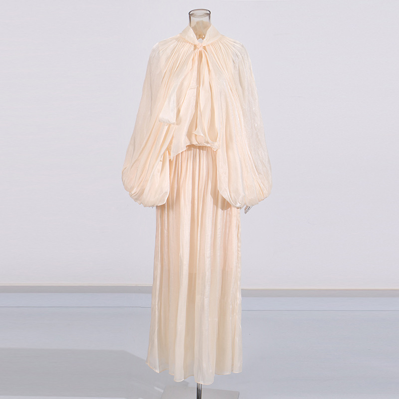 Rochie lungă cu mâneci tip bat, decolteu rotund, talie înaltă, croială A-line, fermoar