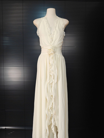 V-nyakú halterneck maxi ruha, nyitott hátsó rész, smock részletek, pamut-poliészter keverék, A-vonal hosszú