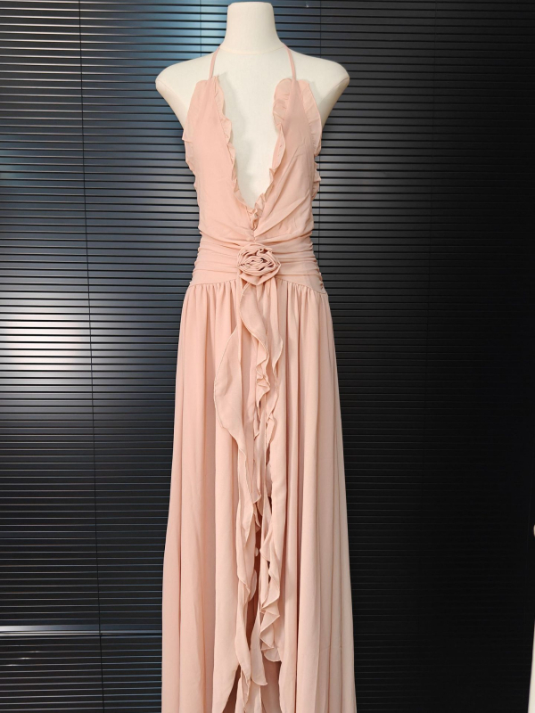 V-nyakú halterneck maxi ruha, nyitott hátsó rész, smock részletek, pamut-poliészter keverék, A-vonal hosszú