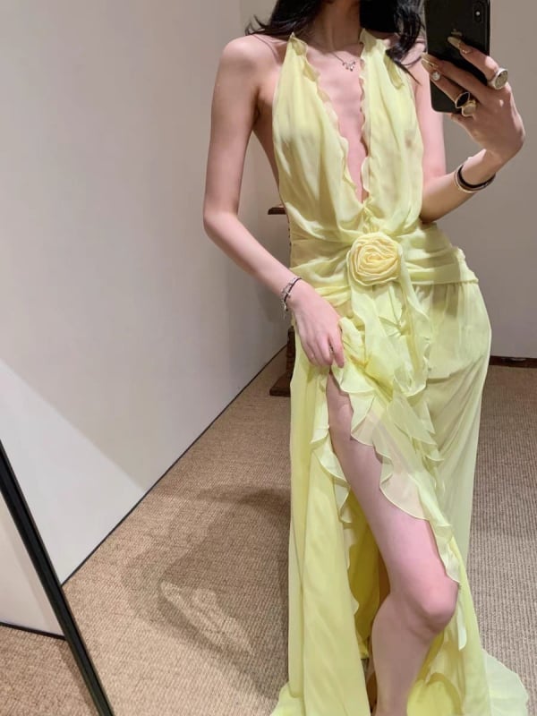 V-nyakú halterneck maxi ruha, nyitott hátsó rész, smock részletek, pamut-poliészter keverék, A-vonal hosszú