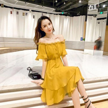 Midi ruha váll nélküli, fodros pántokkal és lotusleveles alakú ujjakkal, elasztikus derékrész, TR anyag.