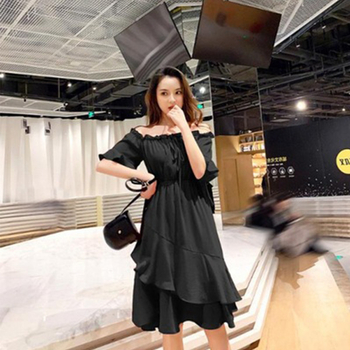 Midi ruha váll nélküli, fodros pántokkal és lotusleveles alakú ujjakkal, elasztikus derékrész, TR anyag.