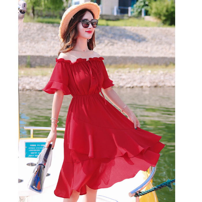 Midi ruha váll nélküli, fodros pántokkal és lotusleveles alakú ujjakkal, elasztikus derékrész, TR anyag.