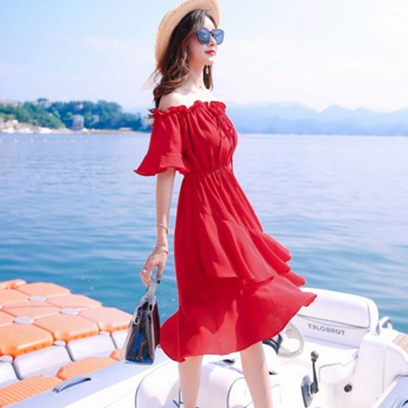 Midi ruha váll nélküli, fodros pántokkal és lotusleveles alakú ujjakkal, elasztikus derékrész, TR anyag.