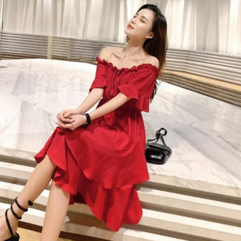 Midi ruha váll nélküli, fodros pántokkal és lotusleveles alakú ujjakkal, elasztikus derékrész, TR anyag.