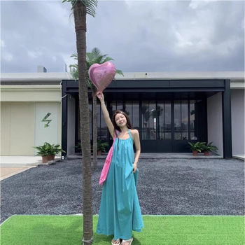 Rochie cu gât halter, fără spate, lungă în croială A, fără mâneci, talie lejeră, vară 2024