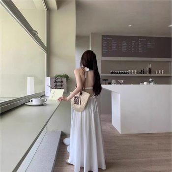 Rochie cu gât halter, fără spate, lungă în croială A, fără mâneci, talie lejeră, vară 2024