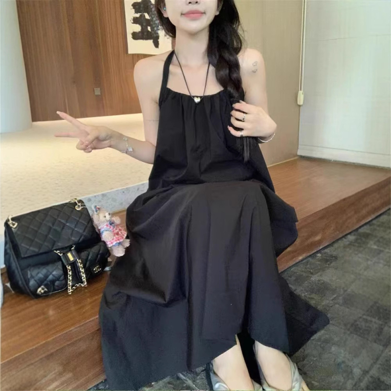 Rochie cu gât halter, fără spate, lungă în croială A, fără mâneci, talie lejeră, vară 2024