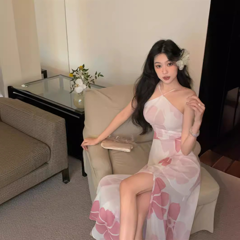 Rochie din șifon fără mâneci, gât halter, slit, lungime midi, talie înaltă, croială A-line, poliester, imprimeu multicolor