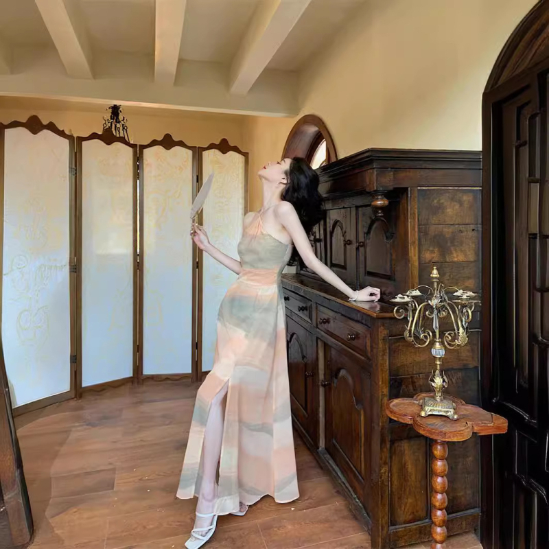 Rochie din șifon fără mâneci, gât halter, slit, lungime midi, talie înaltă, croială A-line, poliester, imprimeu multicolor