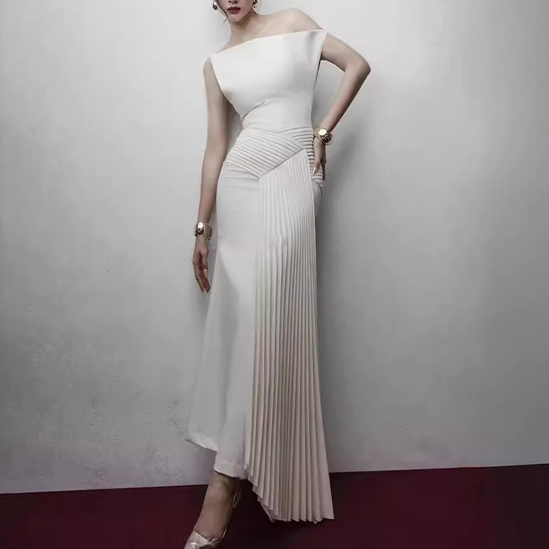 Rochie de seară fără bretele, stil tube-top, lungă în linie A, talie înaltă cu plisuri, din poliester-elastan, fermoar, toamna 2025
