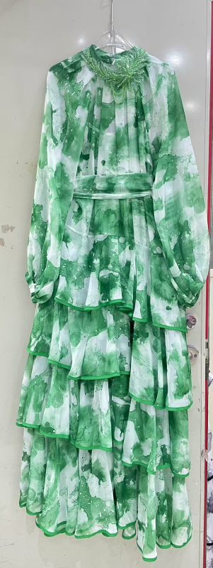 Rochie boemă cu imprimeu tie-dye, lungă, cu croială asimetrică, guler rotund, mâneci lungi, poliester stretch