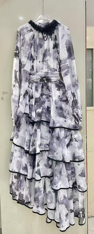 Rochie boemă cu imprimeu tie-dye, lungă, cu croială asimetrică, guler rotund, mâneci lungi, poliester stretch