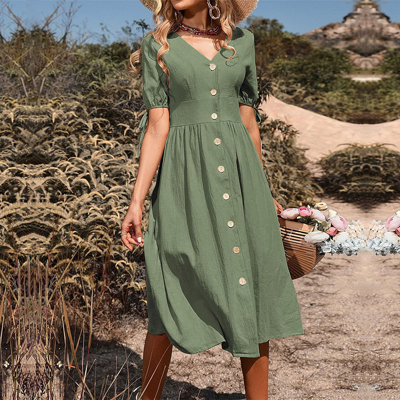 Rochie midi A-line cu decolteu în V, mâneci scurte, talie înaltă; material poliester cu elastan; model monocrom.