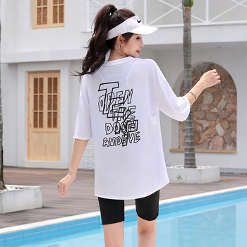 Női 3 részes gyorsan száradó fürdőruha szett, melltámaszokkal, felső UV-védő és középső hosszúságú nadrággal; magas derék; 88% poliészter