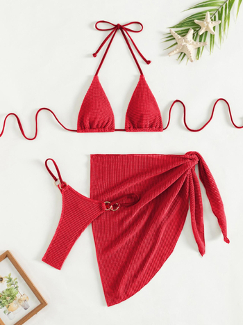 Háromrészes fürdőruha szett kötőpántokkal és hálós részletekkel; poliészter 95% és elasztán 5% bélés; melltartó párna