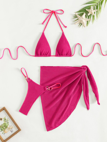 Háromrészes fürdőruha szett kötőpántokkal és hálós részletekkel; poliészter 95% és elasztán 5% bélés; melltartó párna