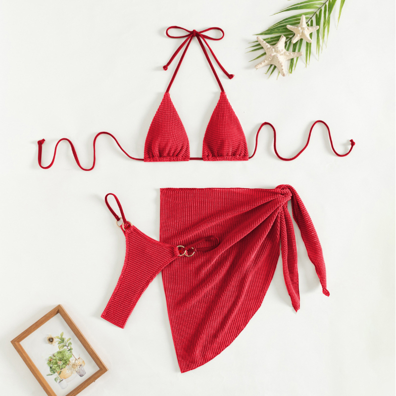 Háromrészes fürdőruha szett kötőpántokkal és hálós részletekkel; poliészter 95% és elasztán 5% bélés; melltartó párna