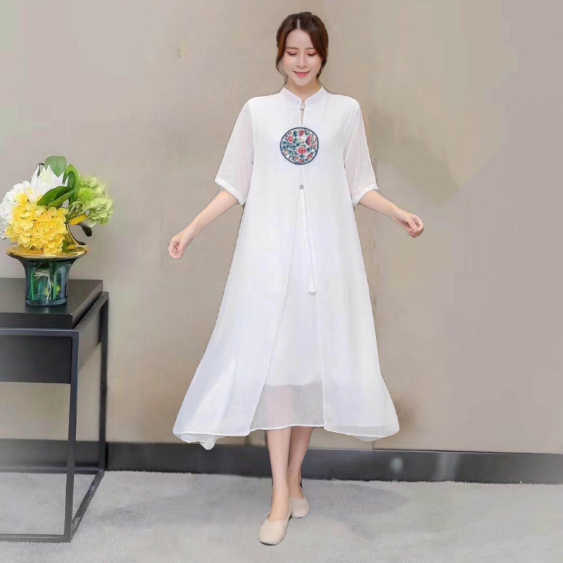 Etno stílusú chiffon ruha virágos hímzéssel, álló gallér, lazító derék, hosszú szoknya - Tavasz 2023