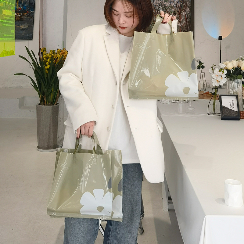 Geantă plastică tote pentru magazin de îmbrăcăminte – strat dublu, grosime 16 fire, Nanhe, etichetă privată licențiată