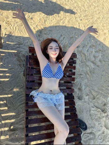 Set de bikini trei piese pentru femei cu fustă, top căptușit, fără suport metalic, poliester, uscare rapidă