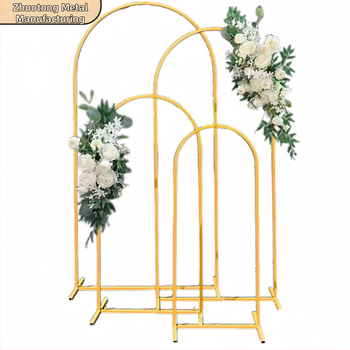 Železný svadobný oblúk, pozadie na scénu so stojanom na kvety