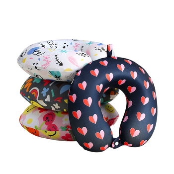 Perna de gât în formă U, din spumă memory, cu nucleu Milk Silk și imprimeu pe bumbac, stil desen animat, greutate până la 500 g