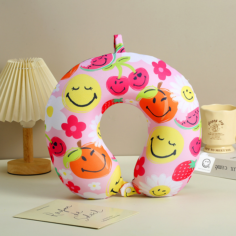 Perna de gât în formă U, din spumă memory, cu nucleu Milk Silk și imprimeu pe bumbac, stil desen animat, greutate până la 500 g