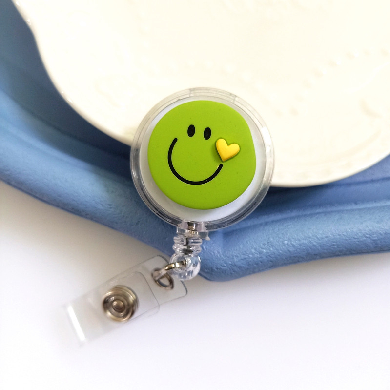 Lančić za identifikacijsku karticu medicinskih djelatnika s teleskopskim klipom i Easy Pull Buckle, duljina 65 cm, širina 3,2 cm, bez logotipa