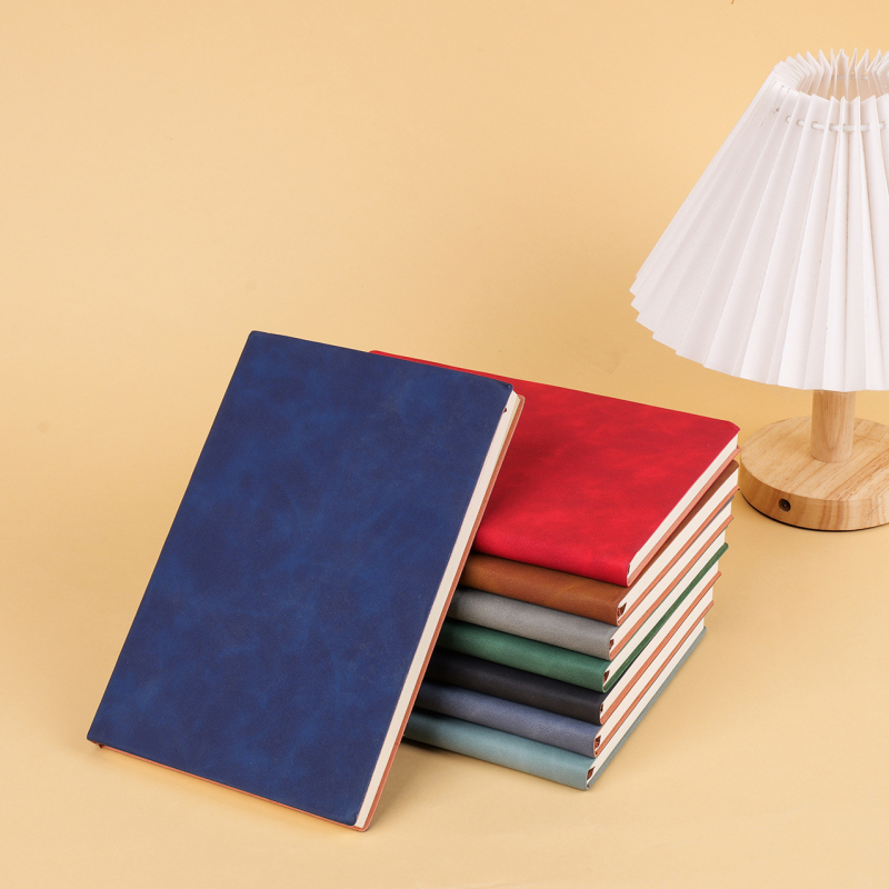 Caiet Holy chi cu copertă din piele sintetică, legare pe linie, hârtie 40 gsm, 50–100 pagini