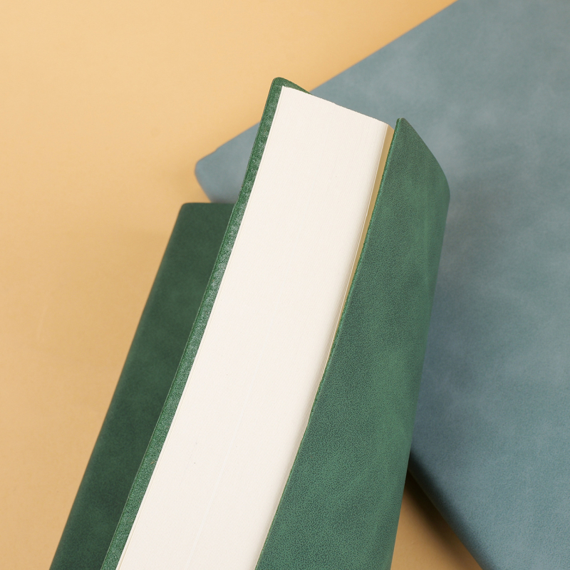 Caiet Holy chi cu copertă din piele sintetică, legare pe linie, hârtie 40 gsm, 50–100 pagini