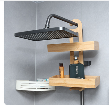 Διαθέσιμος τοίχος μπάνιου με γάντζους για αφρόλουτρο, σαμπουάν, καλλυντικά και προϊόντα περιποίησης.