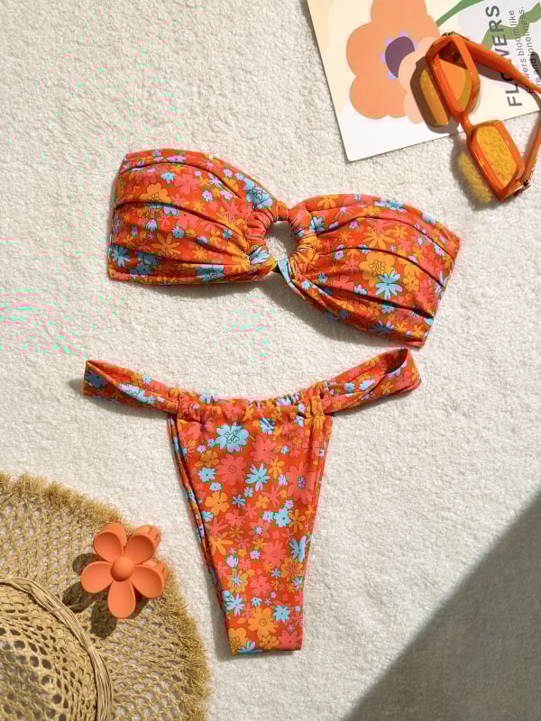 Kétrészes bikini szett - virágmintás, hátrész nélküli, mellkas párnával, magas rugalmasság, ujj nélküli; poliészter 82% és spandex bélés, 137 g