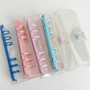 Bilježnica s prozirnim PVC omotom, veza s slobodnim listovima, zamjenjive unutarnje stranice, unutarnji materijal: sirov drveni celulozni pulpa, težina papira 80 g/m², stil: japansko-korejski sladak.