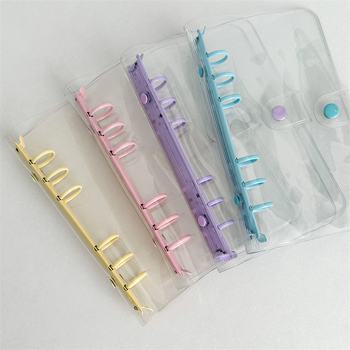 Bilježnica s prozirnim PVC omotom, veza s slobodnim listovima, zamjenjive unutarnje stranice, unutarnji materijal: sirov drveni celulozni pulpa, težina papira 80 g/m², stil: japansko-korejski sladak.