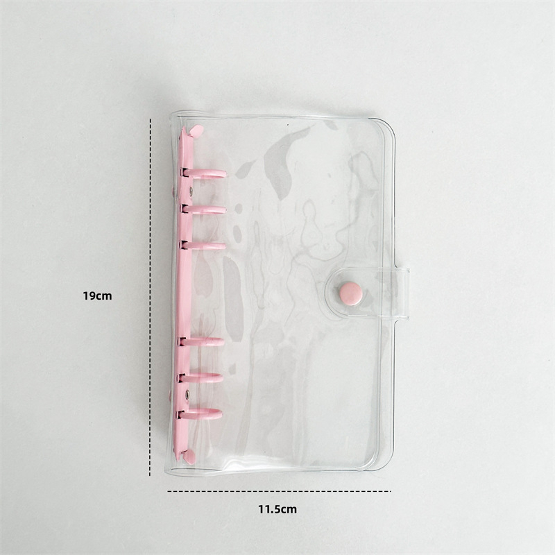 Bilježnica s prozirnim PVC omotom, veza s slobodnim listovima, zamjenjive unutarnje stranice, unutarnji materijal: sirov drveni celulozni pulpa, težina papira 80 g/m², stil: japansko-korejski sladak.