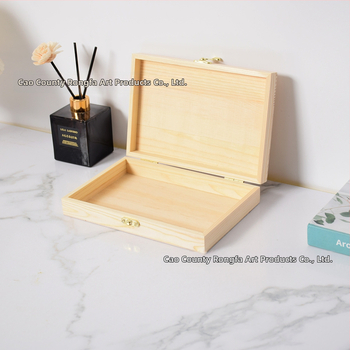 Drveni stolni organizator s poklopcem i pregradama, geometrijski moderni minimalistički dizajn