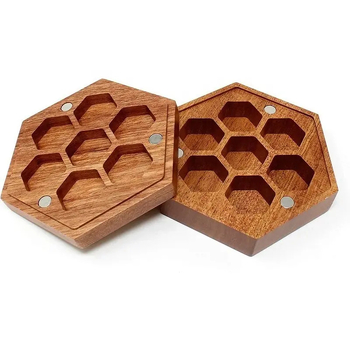 Fából készült kockatároló doboz rekeszekkel, poligonális mágneses kialakítással