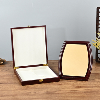 Set z vláknitého dreva pre medailu, prispôsobiteľné luxusné balenie pre slávnostné ceremónie, gravírovanie, teplé razenie, sieťotlač, bronzová medaila, EVA výstelka, model cy1