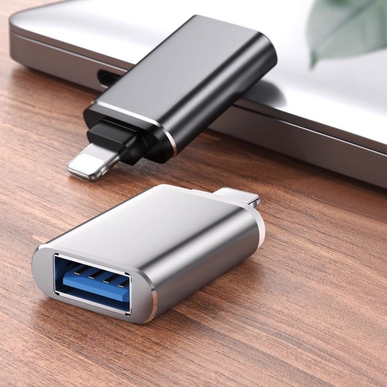Kovový USB dátový adaptér s Type-C na Lightning konektor, model Lightning Head, pre mobilné externé úložisko