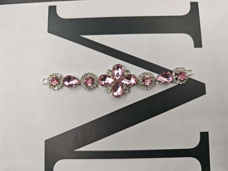 Lanț cu strasuri – sudură – material: Altul – Primăvara 2025