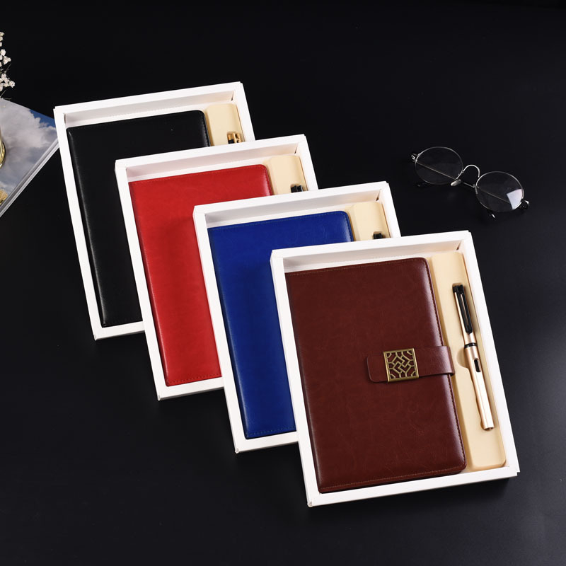 Bilježnica s PU imitacijom kože, mogućnost tiskanja logotipa, ljepilo povez, Forest papir 80 g, aluminijska legura hardvera